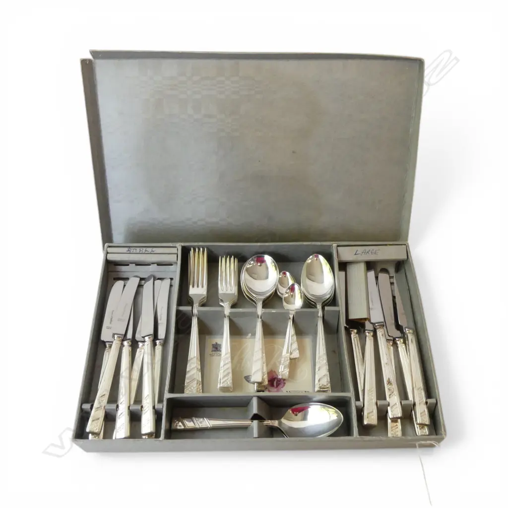 CANTEEN OF SHEFFIELD PLATE SILVER ROSE PAT CUTLERY Image 1++