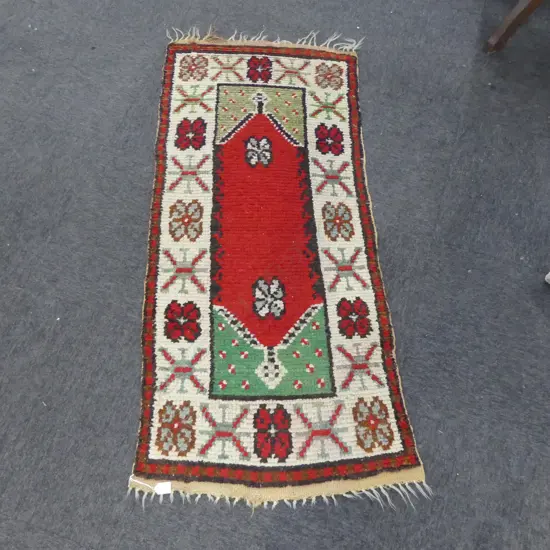 TUFTED WOOL RUG 1400x640mm