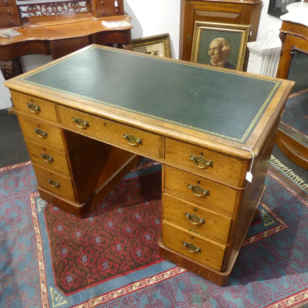 ANTIQUE OAK DESK, GREEN LEATHER INSET TOP 1210x690x765mm Image 1++