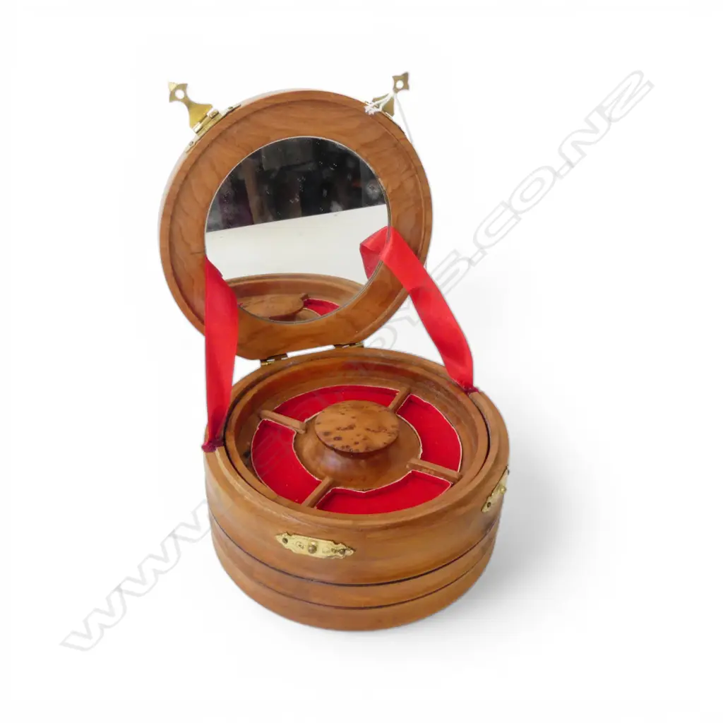 BURR TOTARA JEWELLERY BOX H.80mm, 145mm dia Image 1++