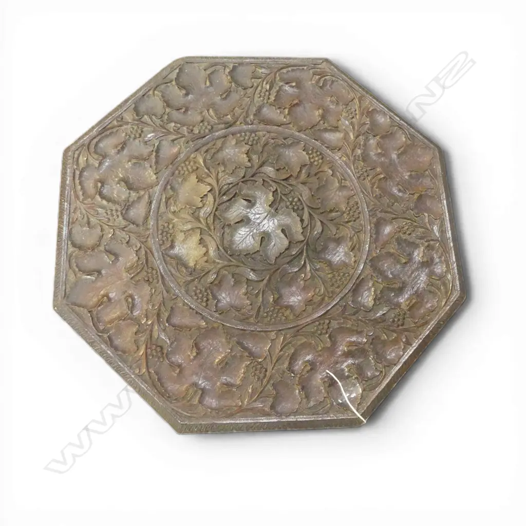 CARVED SIDE TABLE H.625mm, 660mm dia Image 1++