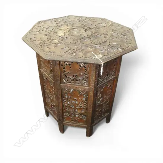 CARVED SIDE TABLE H.625mm, 660mm dia