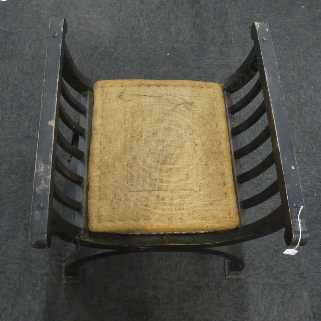 VINTAGE X-FRAME CHAIR Image 1++