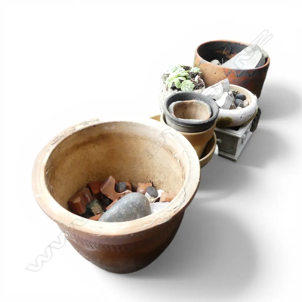 ASST. GARDEN POTS, STANDS, STONES etc Image 1++