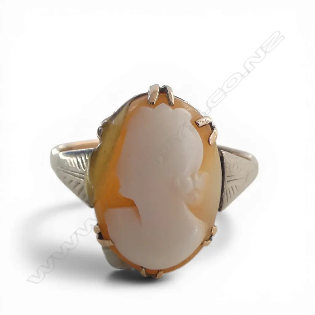 VINTAGE 9ct GOLD & CARVED CAMEO RING 2.5gms fault to cameo SIZE N Image 1++