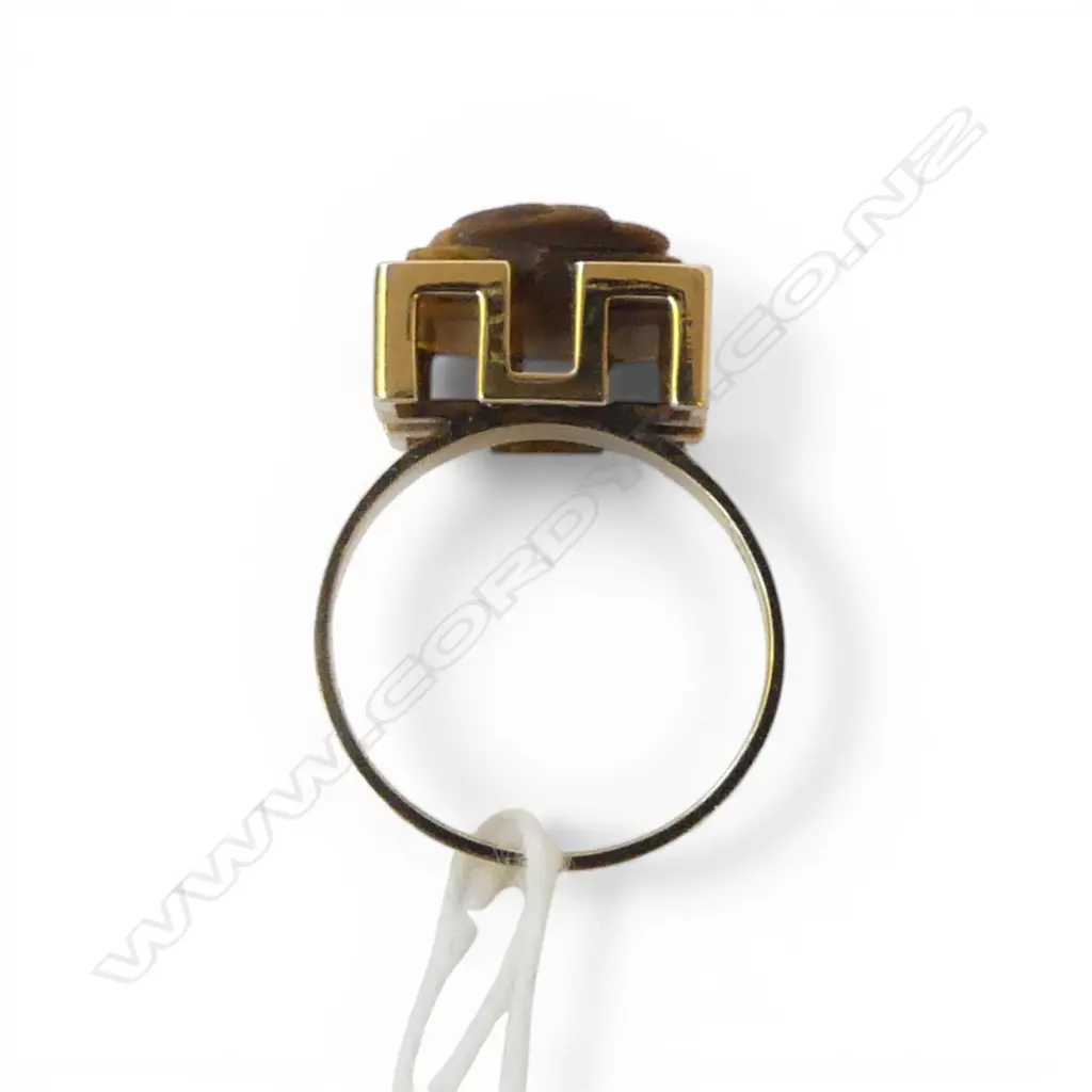 9ct GOLD & TIGERS EYE SIGNET RING 5.81gms SIZE P Image 1++