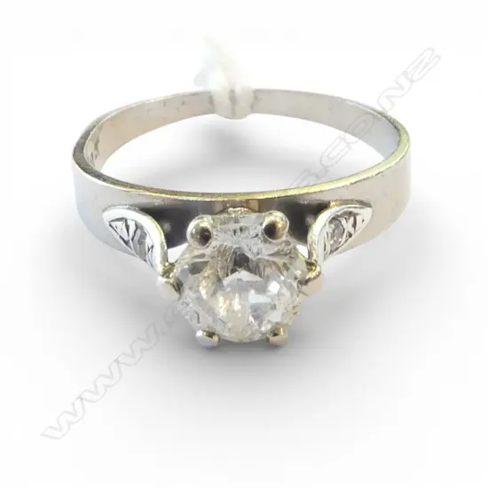 18ct WHT GOLD DIAMOND RING, AF diamond shattered and shank bent, 3.32gm SIZE P