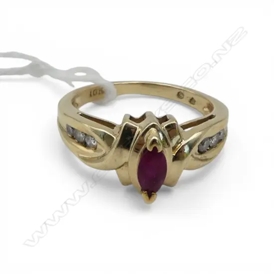 10CT RUBY & DIAMOND RING, 3.5gms SIZE K