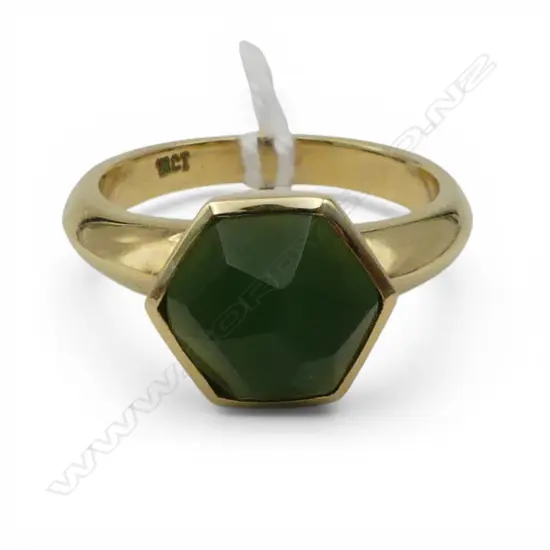 18CT POUNAMU RING, 6.9gms SIZE O