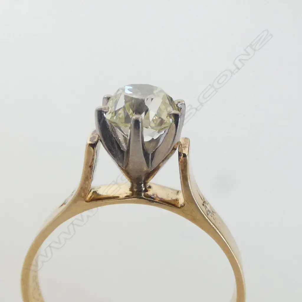 18CT YG 1ct OLD MINE CUT DIAMOND SOLITAIRE RING, 4.3gms SIZE R (STONE COLOUR LIGHT YELLOW) Image 1++
