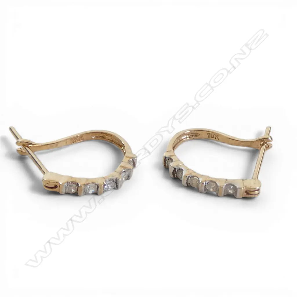 PR 10ct DIAMOND SET EARRINGS, 1.6gm Image 1++