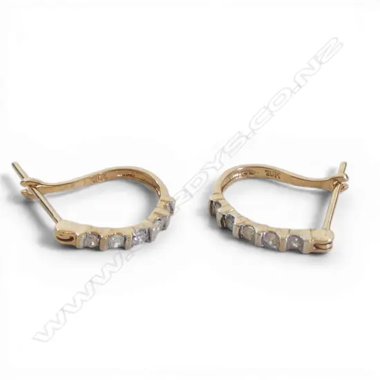 PR 10ct DIAMOND SET EARRINGS, 1.6gm