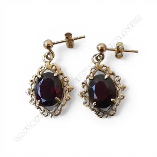 PR 9ct GOLD & GARNET EARRINGS 2.68gms