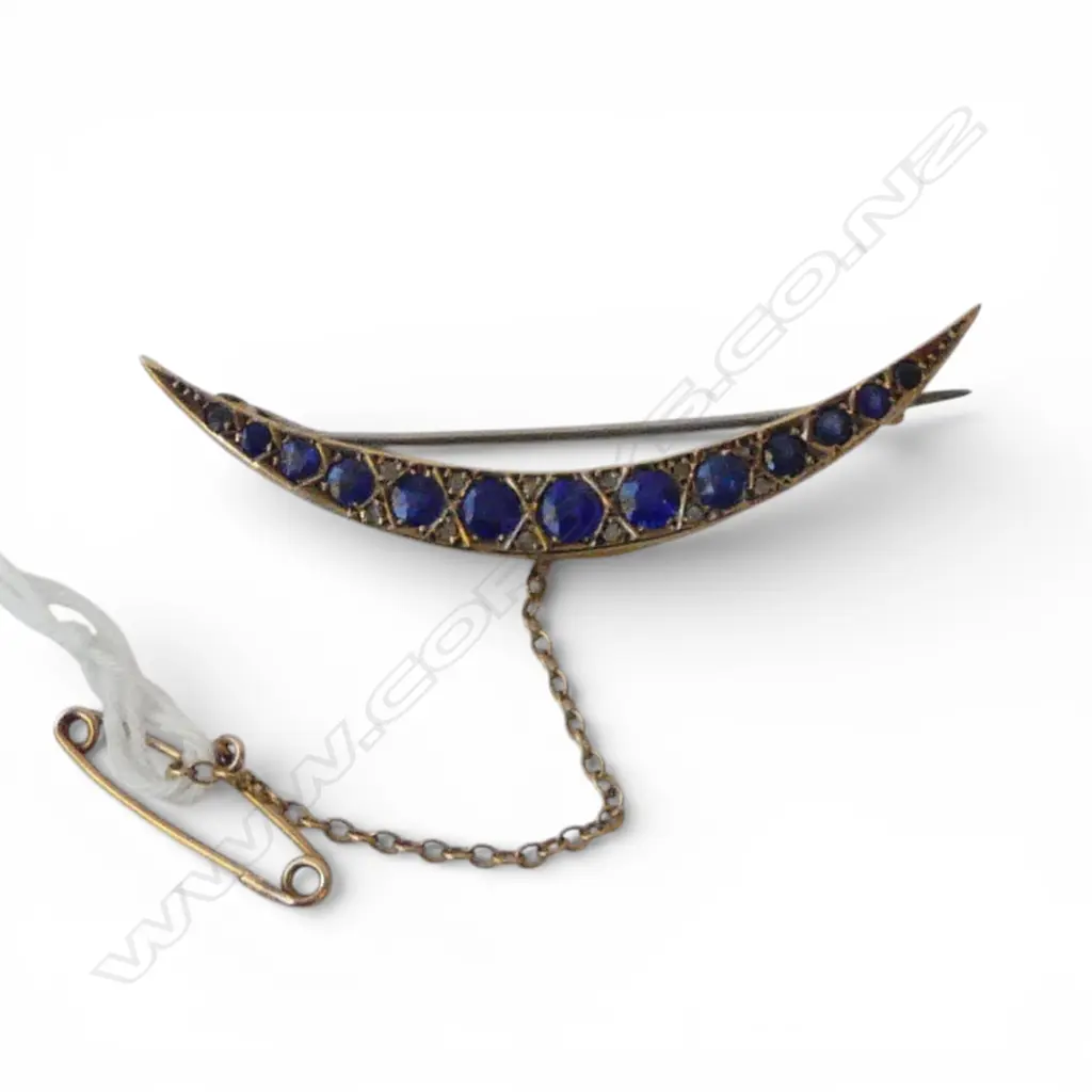 Chester 1909 9ct GOLD & BLUE STONE CRESCENT BROOCH 3.1gms Image 1++