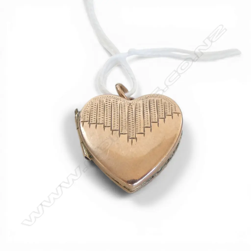 9ct ROSE GOLD VINTAGE HEART LOCKET 3gms Image 1++