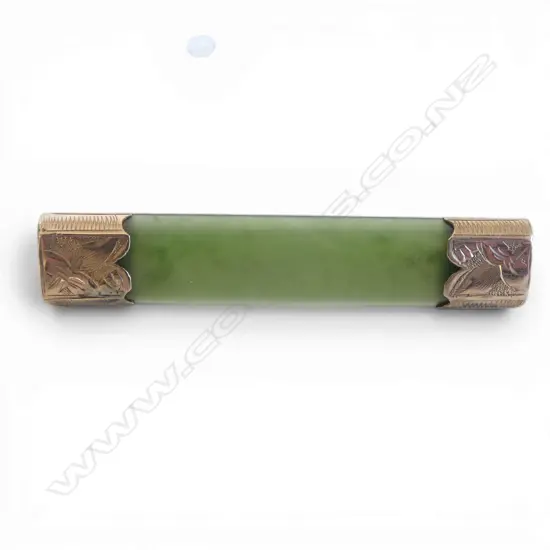 9ct CAPPED POUNAMU BROOCH, L.46mm, 4.6gm