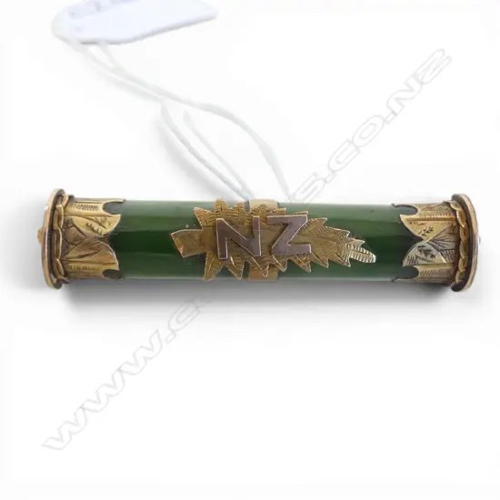 c1900 9cT GOLD & POUNAMU 'NZ' BAR BROOCH