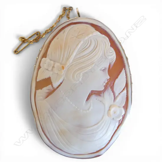 9ct GOLD FRAMED CARVED SHELL CAMEO 3 CHERUB BROOCH 9.4gms