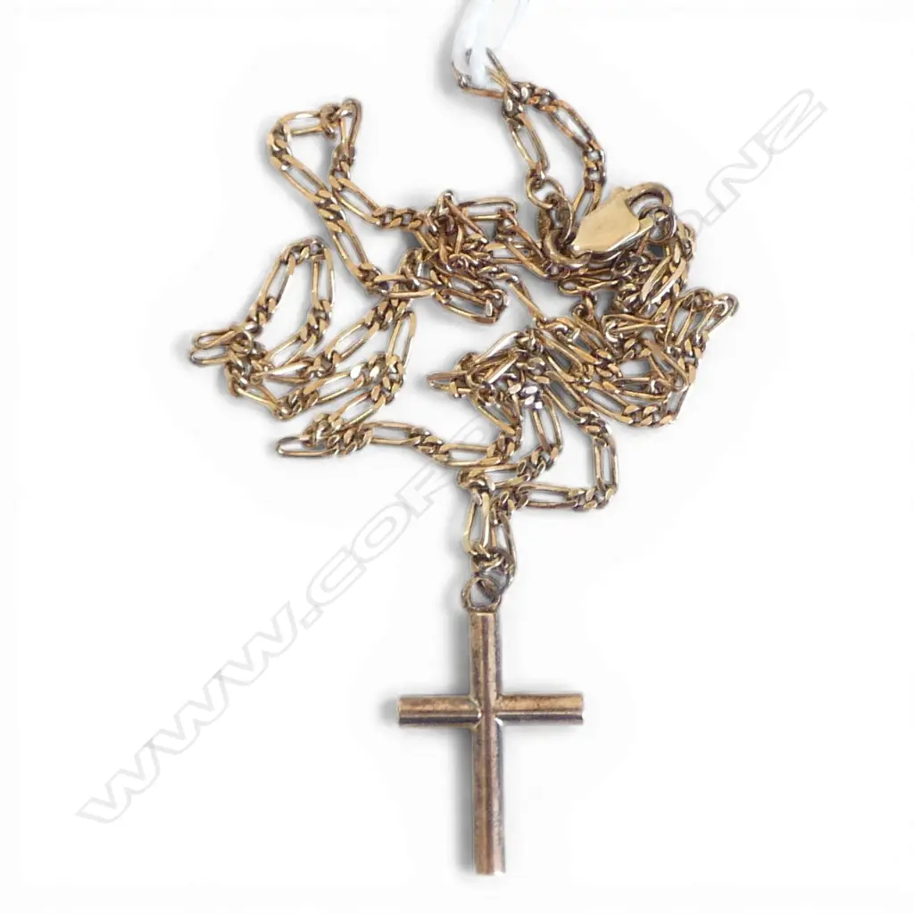 9ct YELLOW GOLD NECK CHAIN with cross pendant L.520mm. 6.76gms Image 1++