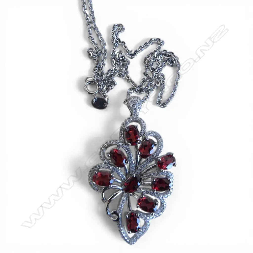 S/SILVER & GARNET PENDANT NECKLACE Image 1++