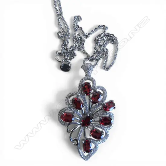 S/SILVER & GARNET PENDANT NECKLACE