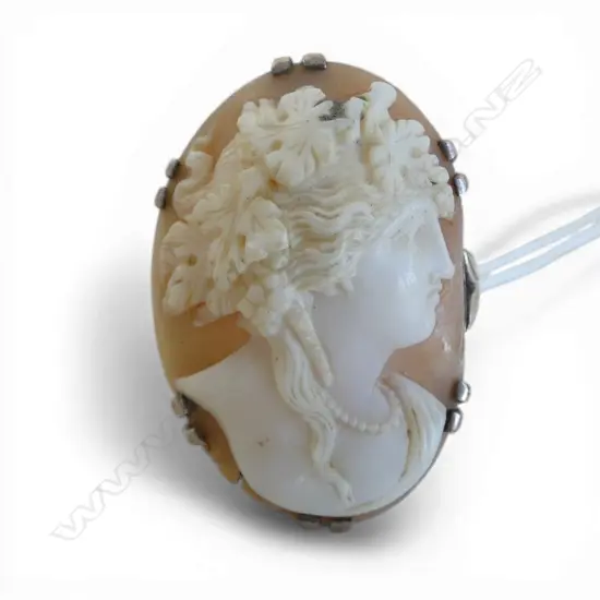 STG SILVER CAMEO RING 33x24mm SOME DAMAGE