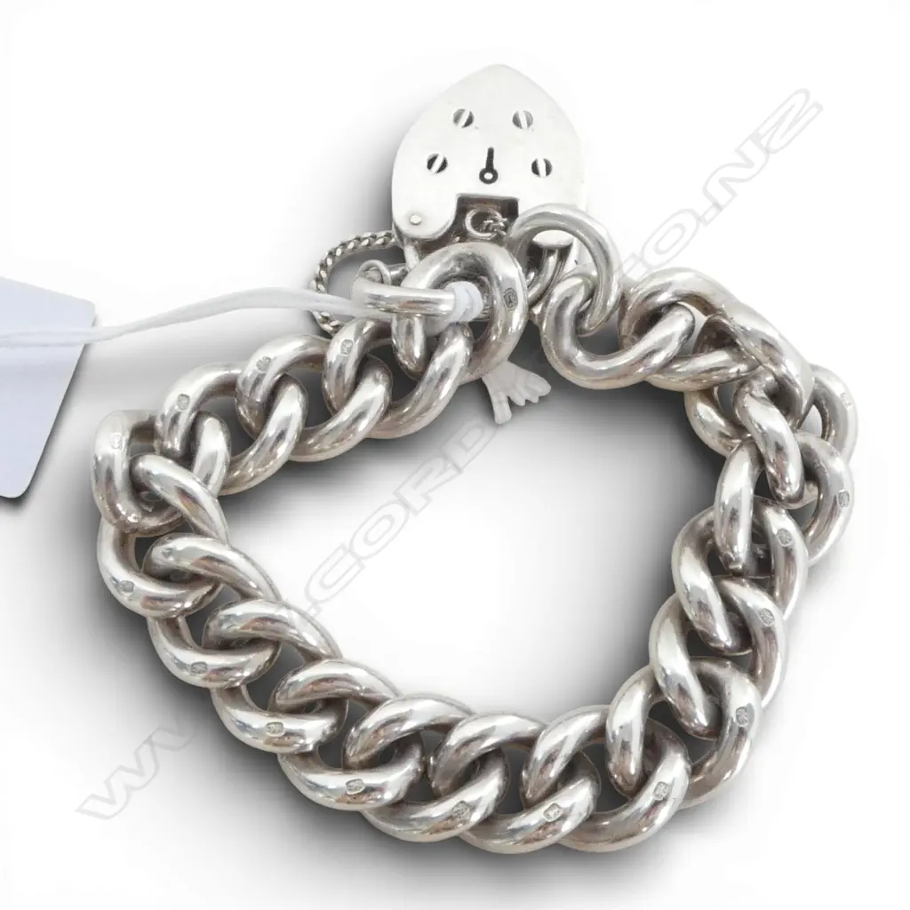 VERY HEAVY CAST SILVER CURB LINK BRACELET with large heart padlock clasp. 123gms Image 1++