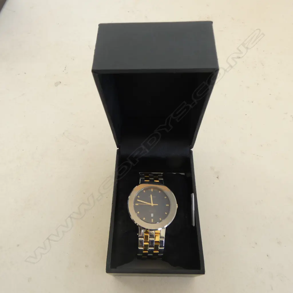 MID SIZE RADO WRISTWATCH, running Image 1++