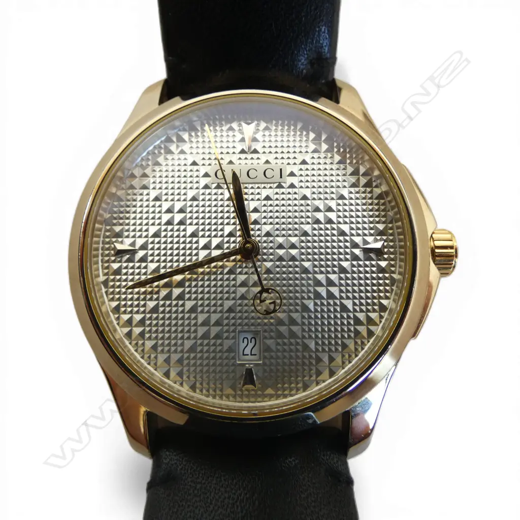 GENT'S GUCCI WATCH w CASE, running Image 1++