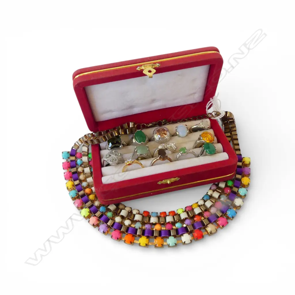 VINTAGE COSTUME JEWELLERY NECKLACE + RINGS  Image 1++