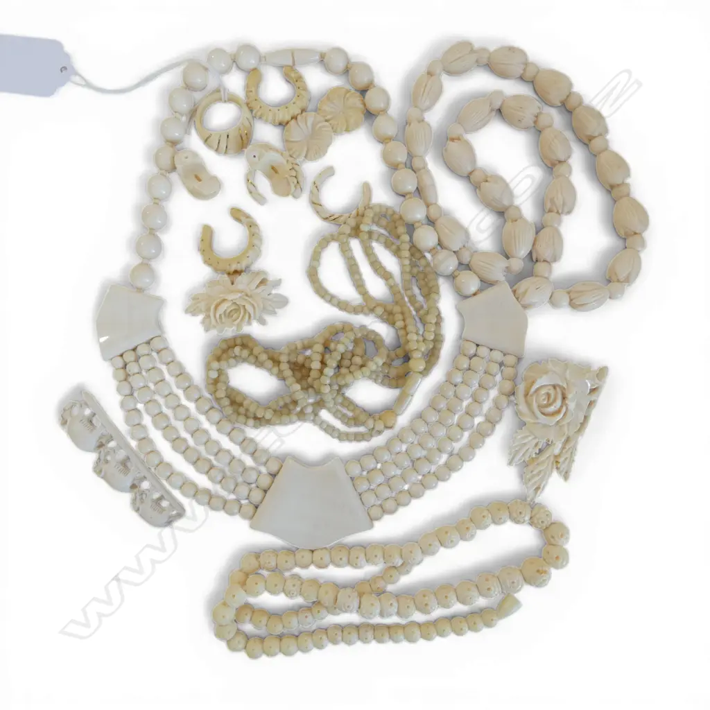 ASST. IVORY JEWELLERY INCL. 5 PCES w. 14CT GOLD THREAD Image 1++