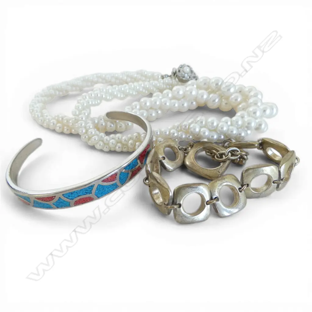 SILVER PLATE BRACELET MARKED T&CO925 (WORN) w. EXTRA LINK, SILVER LOOK BANGLE & FAUX PEARL NECKLACE Image 1++