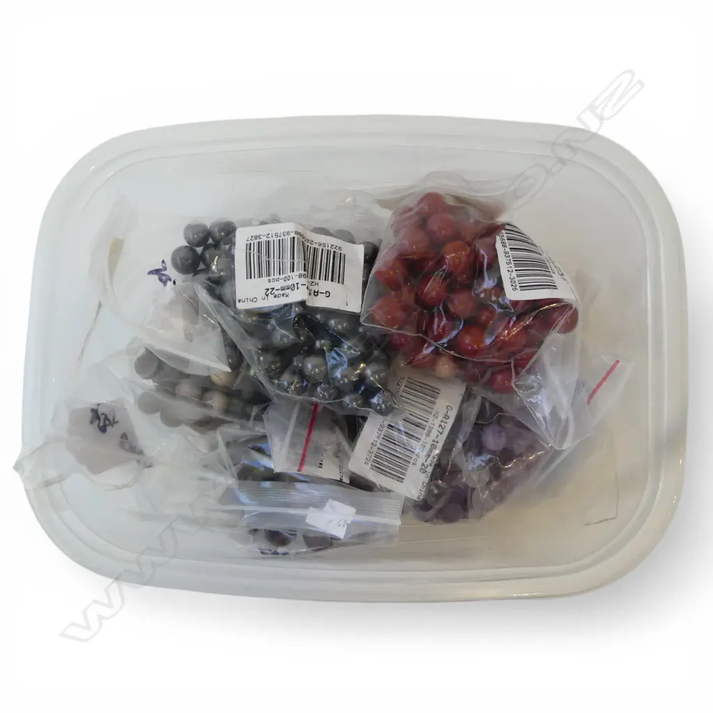 QTY SML QUARTZ, OBSIDION & HOWLITE SPHERES Image 1++