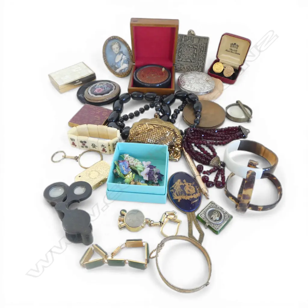 TIN ASST. COSTUME JEWELLERY ETC Image 1++