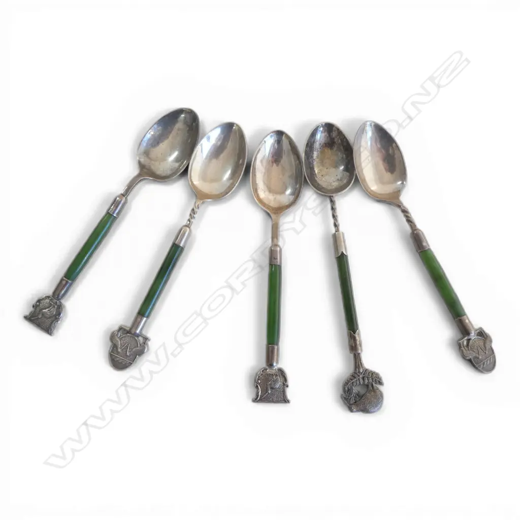 5 SILVER AND POUNAMU TSPS HANDLES WITH SILVER KIWI 52gms Image 1++