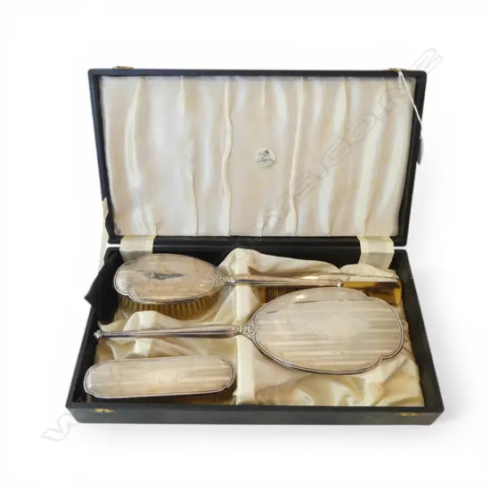 CASED 4 PCE STG SILVER VANITY SET, BIRMINGHAM 1916