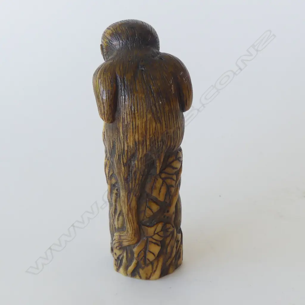 JAPANESE CARVED STAINED HORN? NETSUKE/OKIMONO group of three monkeys UNSIGNED H.65mm Image 1++