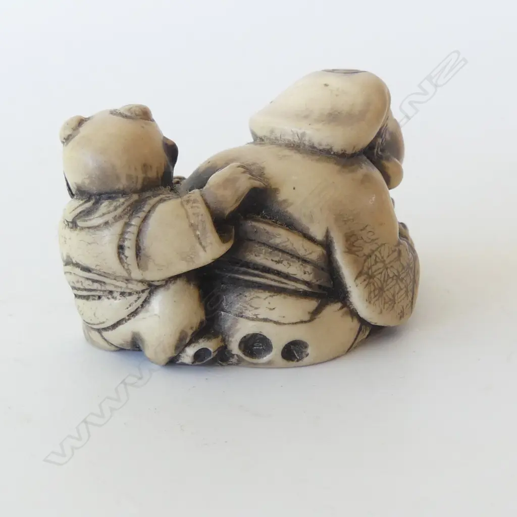 JAPANESE CARVED OKIMONO W.48mm Image 1++