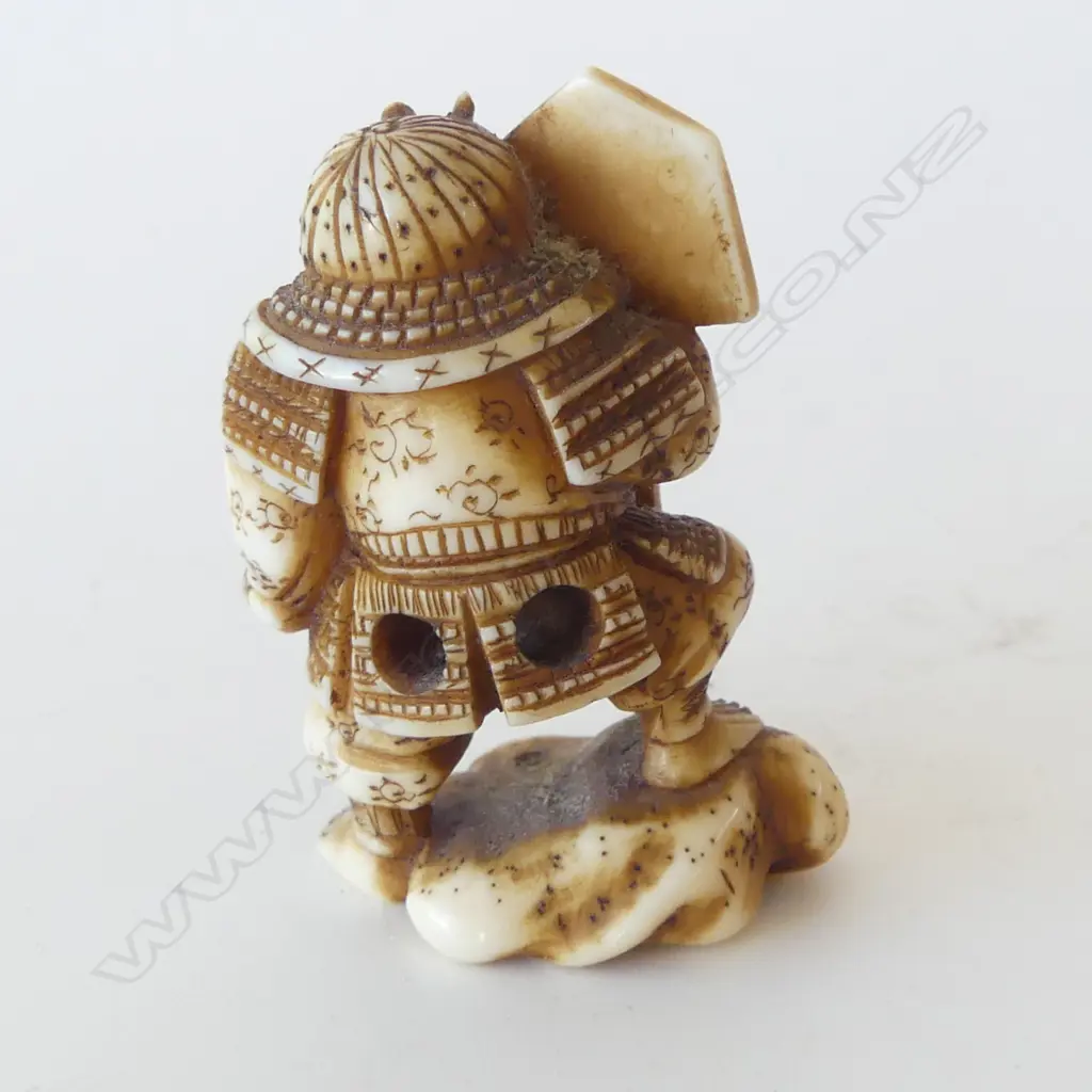 JAPANESE CARVED IVORY NETSUKE Samurai SIGNED H.43mm Image 1++