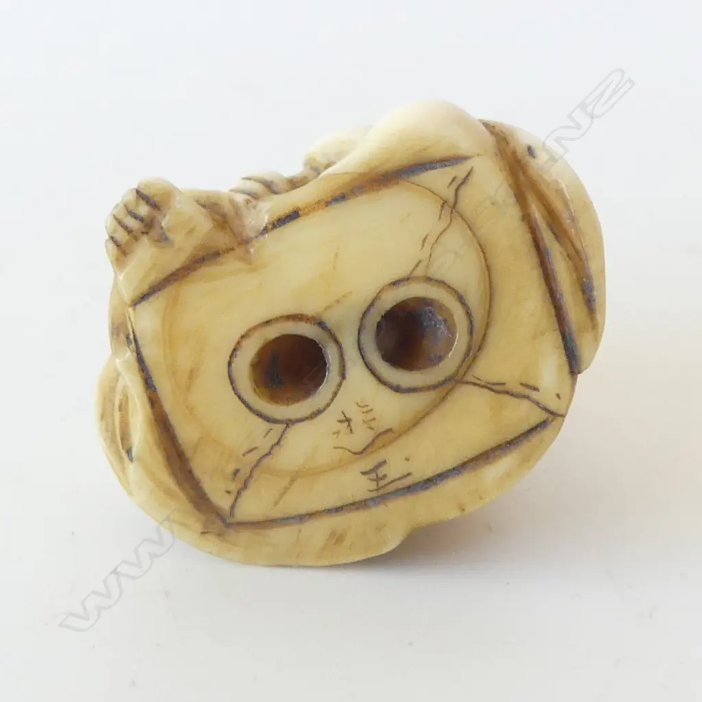 JAPANESE CARVED IVORY NETSUKE SIGNED H.30mm Image 1++