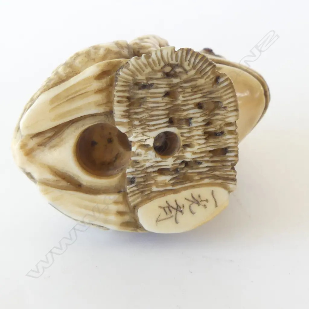 JAPANESE CARVED IVORY NETSUKE frog perched on frog, SIGNED H.140mm Image 1++