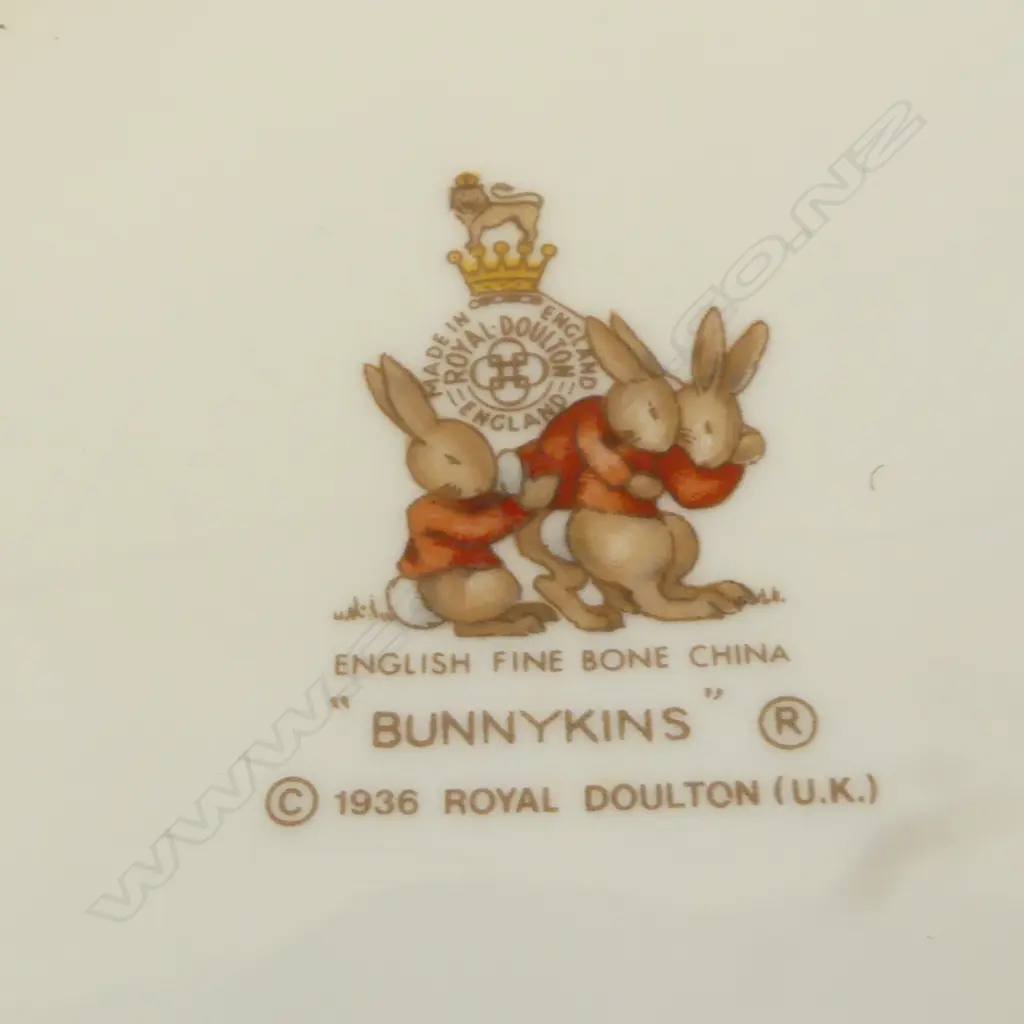 ROYAL DOULTON BUNNYKINS babyfood plate & 6 asst. cups Image 1++