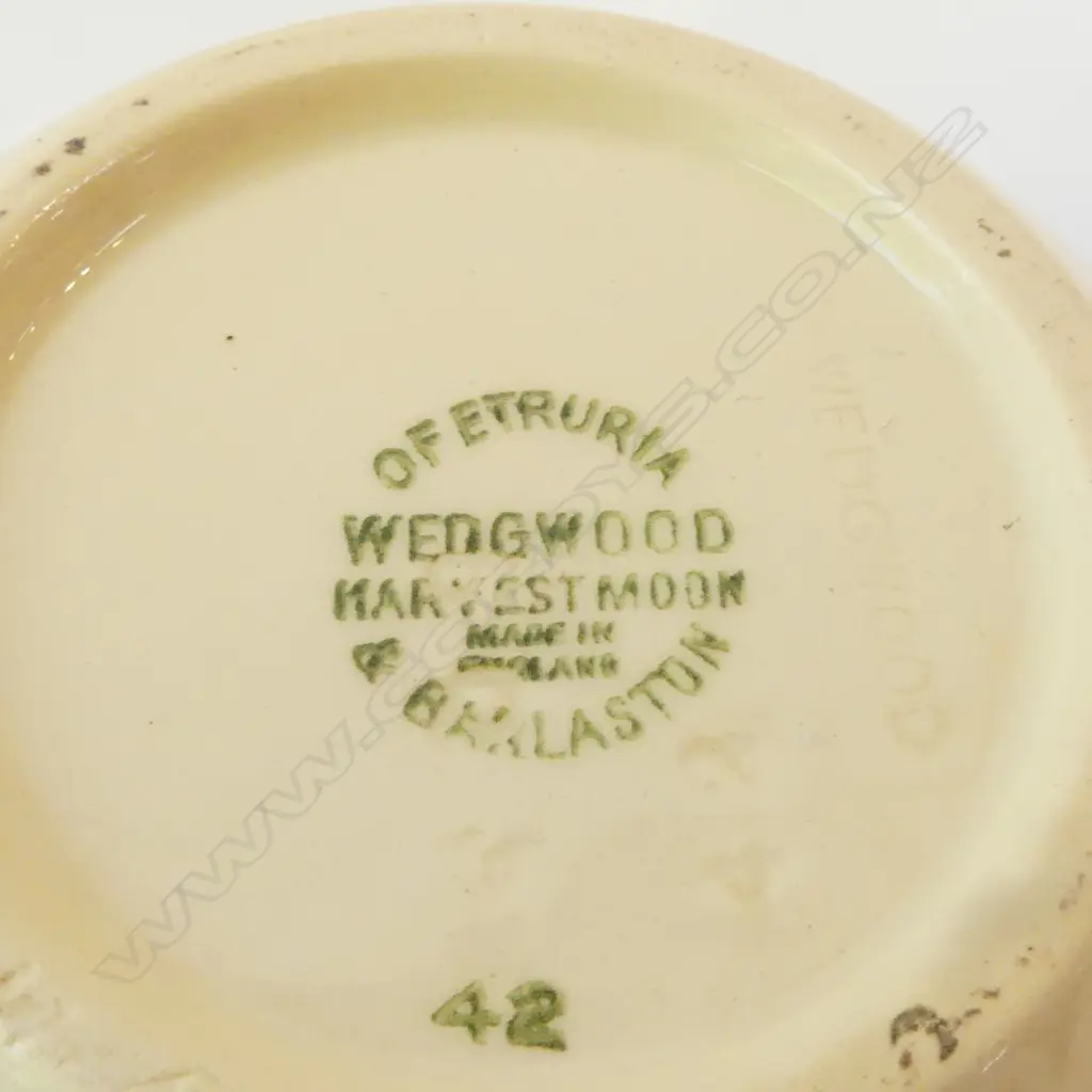 CLARICE CLIFF (FAULT) & SYLVAC JUG + 2 WEDWOOD CREAM JUGS  Image 1++