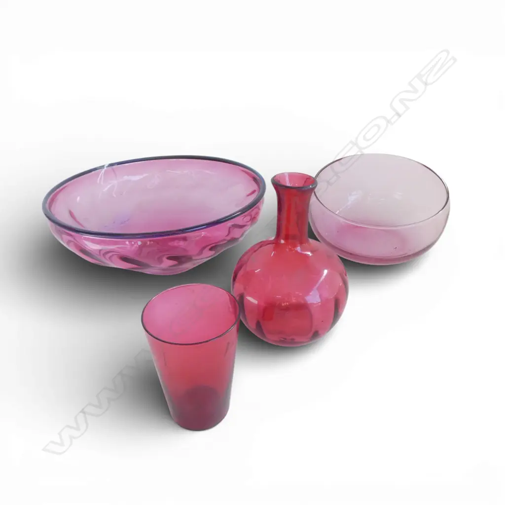 2 CRANBERRY GLASS BOWLS DIA 230MM LARGEST & CARAFE WITH GLASS H170MM Image 1++