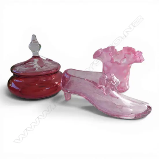 MARY GREGORY CRANBERRY GLASS LIDDED JAR H140MM WITH PINK GLASS VASE H190 & SHOE ORN