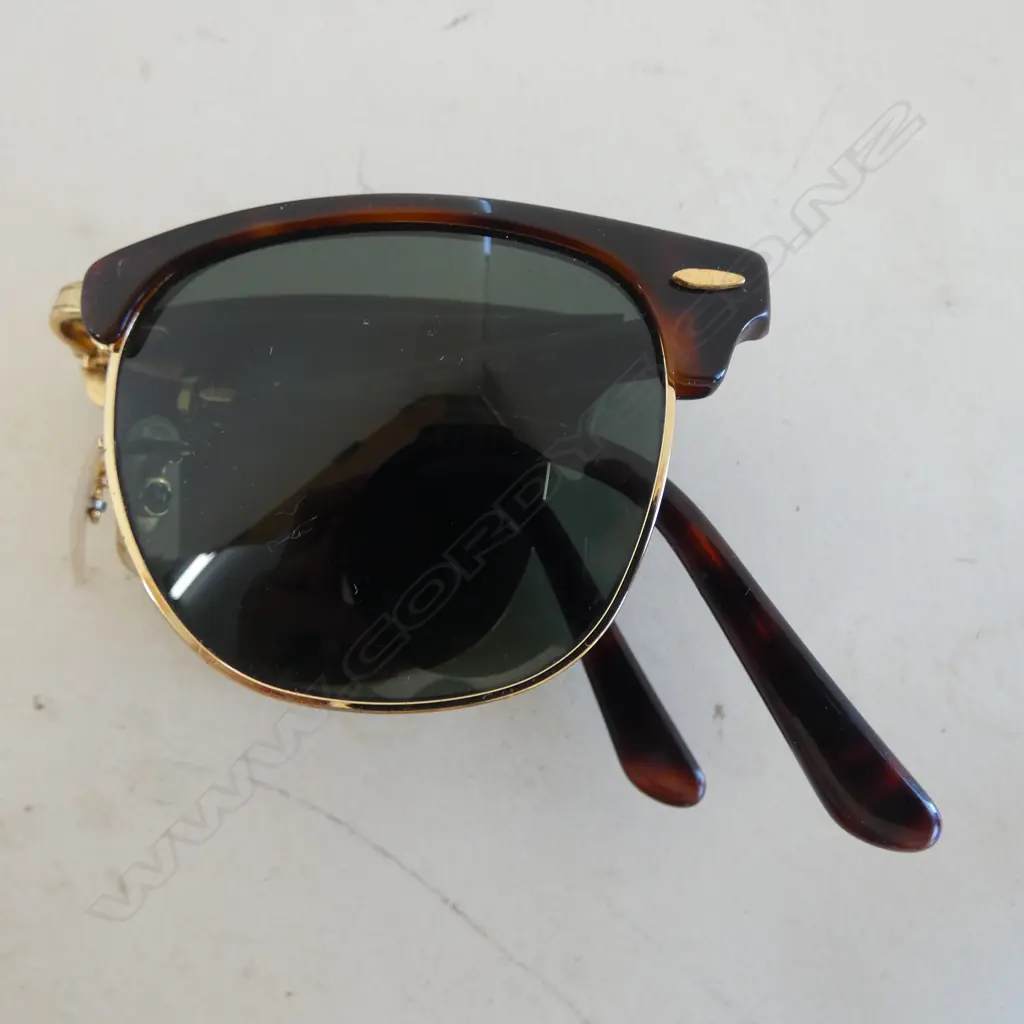 PR FOLDING RAY-BAN SUNGLASSES, CASED Image 1++