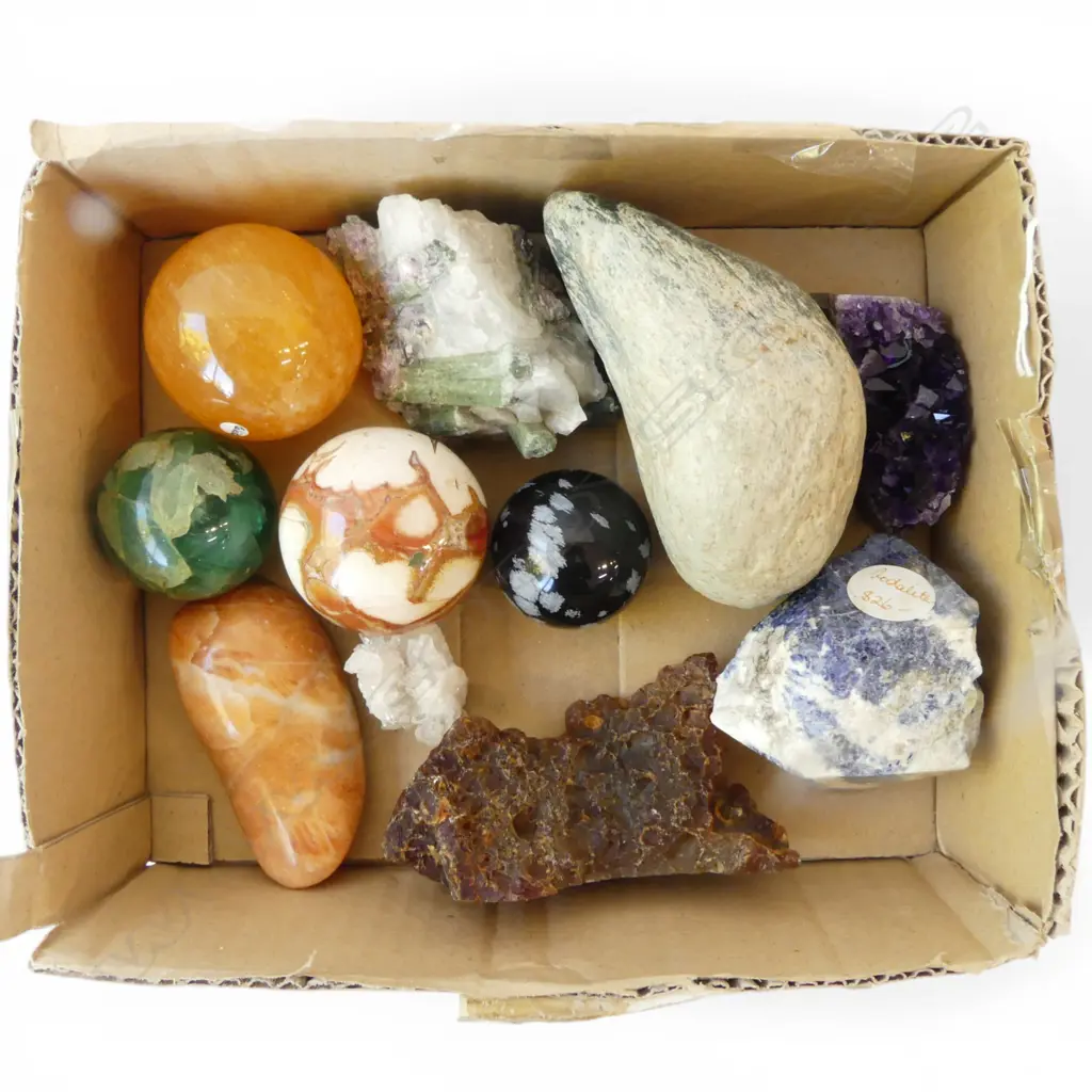 COLLECTION OF 11 CRYSTALS QUARTZ JADE & POLISHED STONE BALLS Image 1++