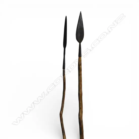 2 LONG STEEL ENDED SPEARS. L.2200mm