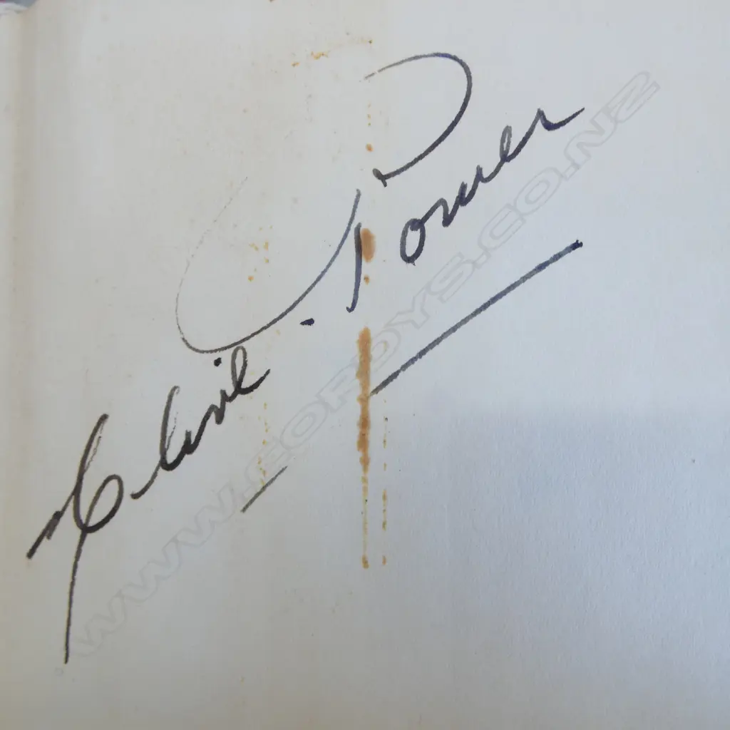 THE OFFICIAL HISTORY OF N.Z. IN THE SECOND WORLD WAR; 2nd DIVISIONAL ARTILLERY signed to Sgt Olive Power Image 1++