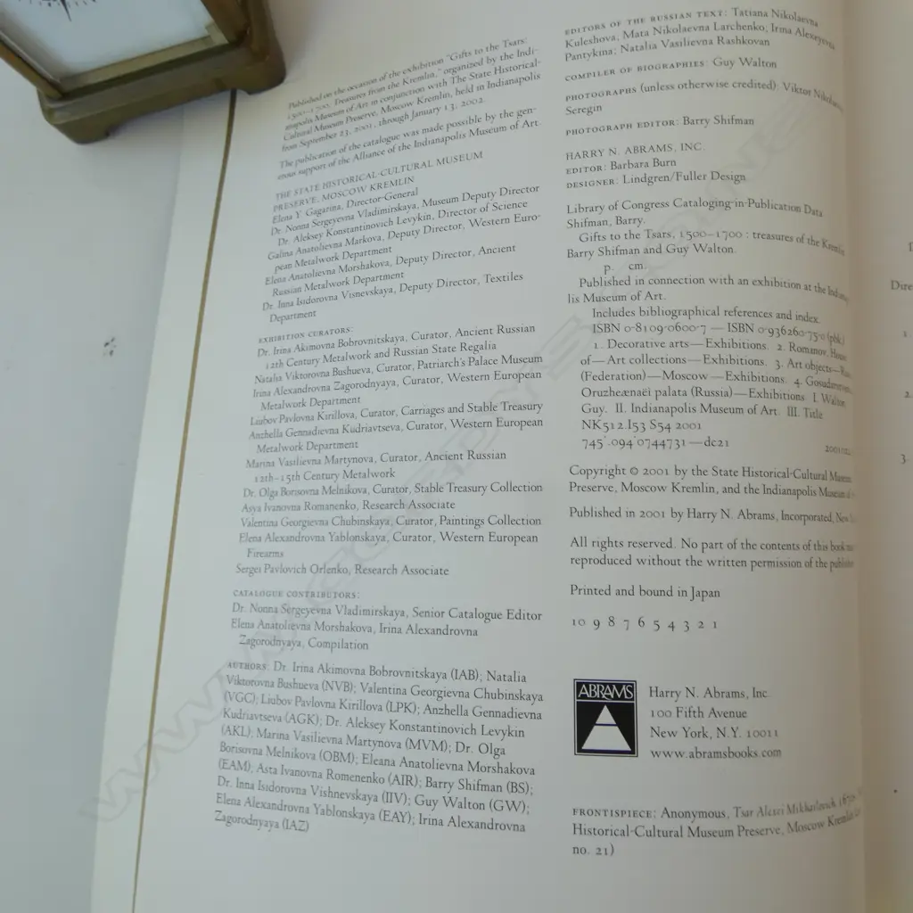 2 RUSSIAN REFERENCE BOOKS; GIFTS TO THE TSARS 1500-1700 & THE ARMOURY  Image 1++